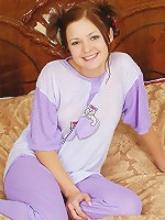 Sexy amateur Melanie enjoys singing and drawing, and showing off a pussy is her newest hobby.