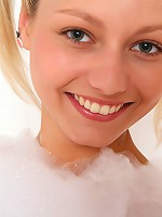 18yo beauty Pinky June gets naughty in the hot bath