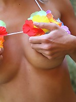 18yo beauty Pinky June looks unforgettable on the rocks