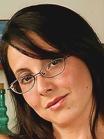 Watch this 34 year old housewife as she spreads open her beaver