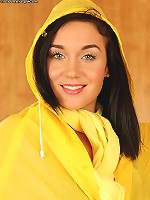 Kety shows off thick booty then toys her wet pussy