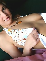 Brunette pushes her ass high