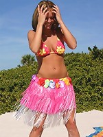 hula teen shakes her can