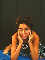 Telephoning pretty teenage beauty