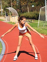 Fast running hottie strokes muff