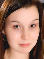 Nude teenage hottie masturbating