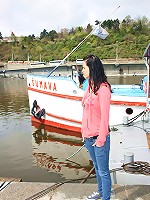 Fellow loves jizzing on her back