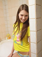 Hot teen pleasure in the bathtub