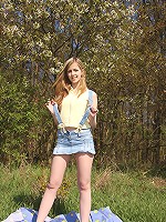 Hot dildo pleasures in the bushes