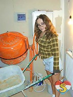 Brunette camgirl showing her body