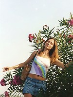 Camgirlie spreading her pussylips