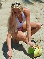 Dream Kelly's sexy sandbox play