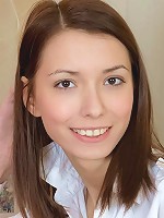 Teen offers her tight booty for nasty fucking