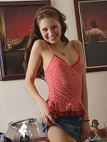 Gorgeous teen babe pleasing her hungry snatch