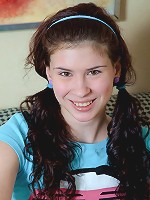 Awesome brunette teen gets her pussy humped and then creamed