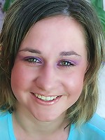 Young plumper spreads her pussy for boyfriend\'s dick