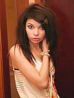 Stunning non-nude photos of fresh 18yo beauty!